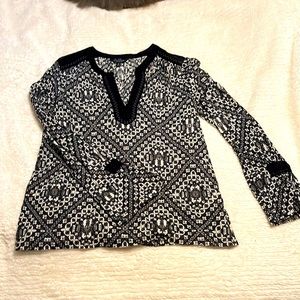 Black/white print Lucky brand long sleeve blouse. Size S. NWOT